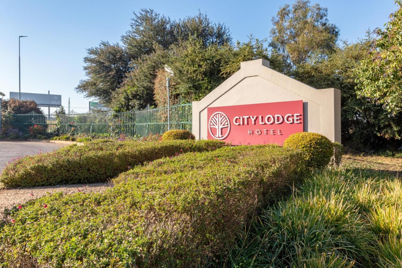 City Lodge Hotel Johannesburg Airport, Barbara Road Kempton Park Kültér fotó